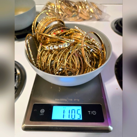 70 Gold Tone Bangle Braclet Lot - Picture 3 of 3